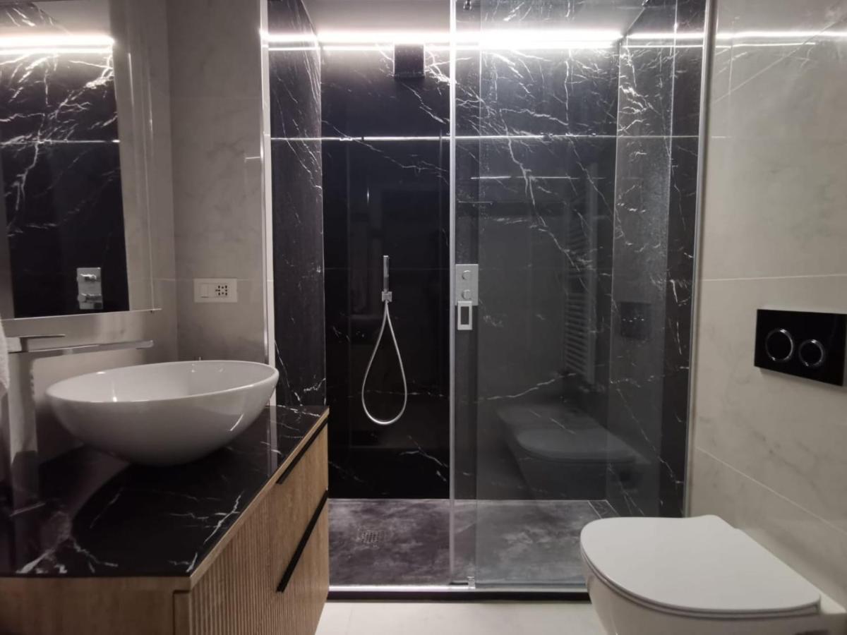 Jacuzzi Luxury Apartment In The Town Centre トリノ エクステリア 写真