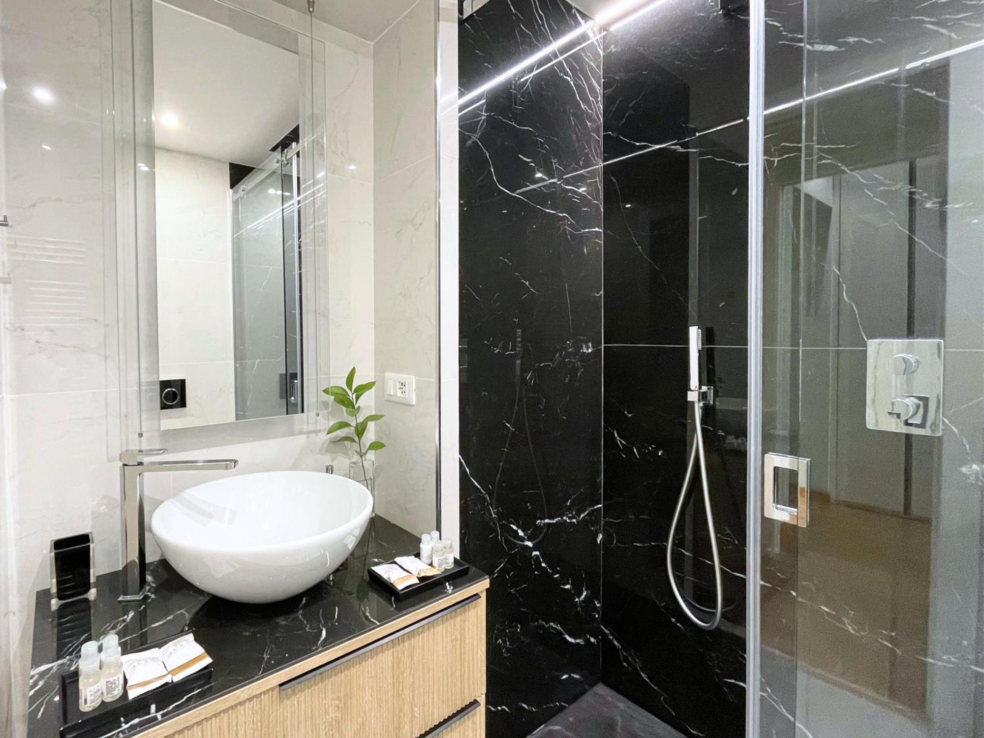 Jacuzzi Luxury Apartment In The Town Centre トリノ エクステリア 写真