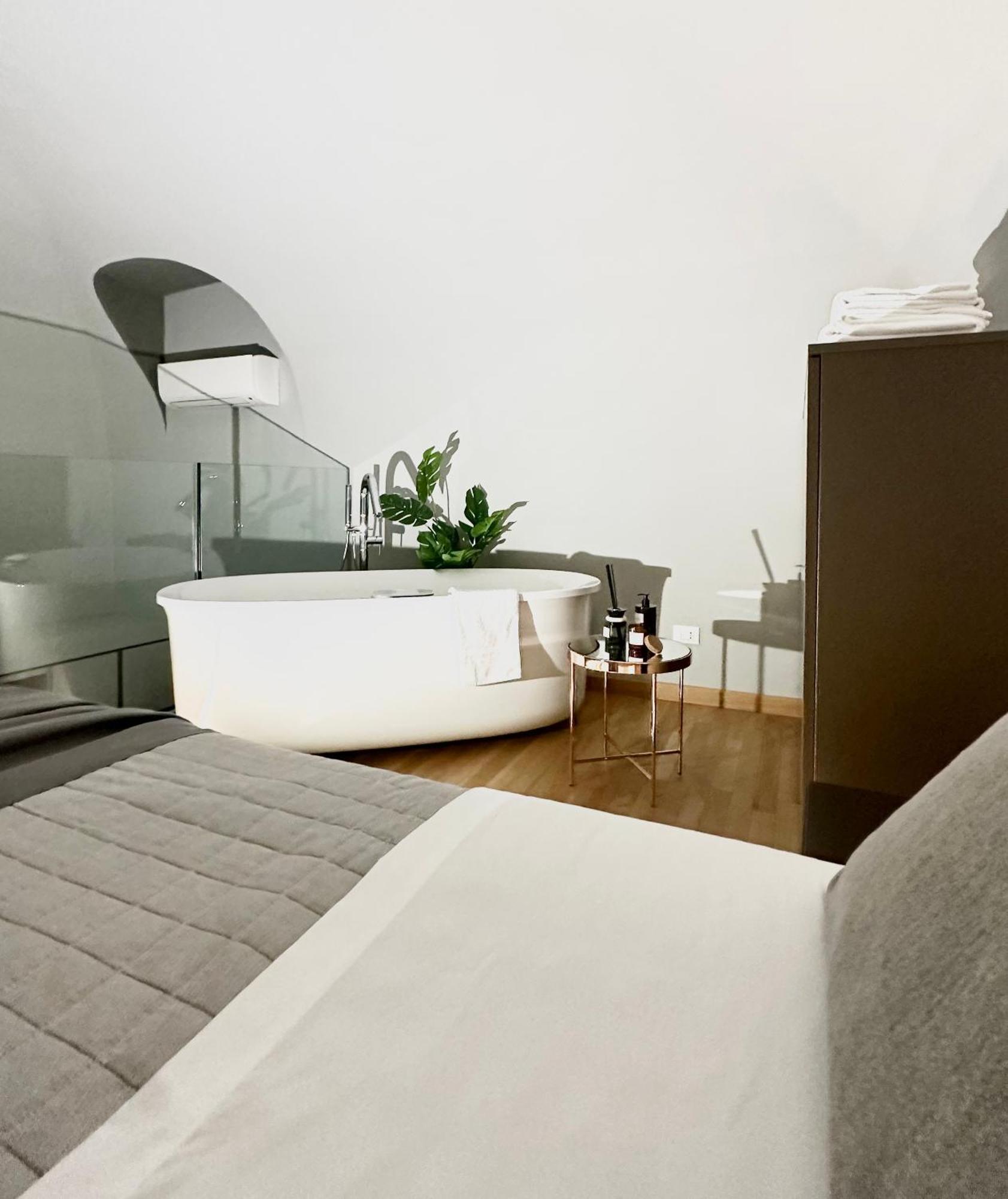 Jacuzzi Luxury Apartment In The Town Centre トリノ エクステリア 写真